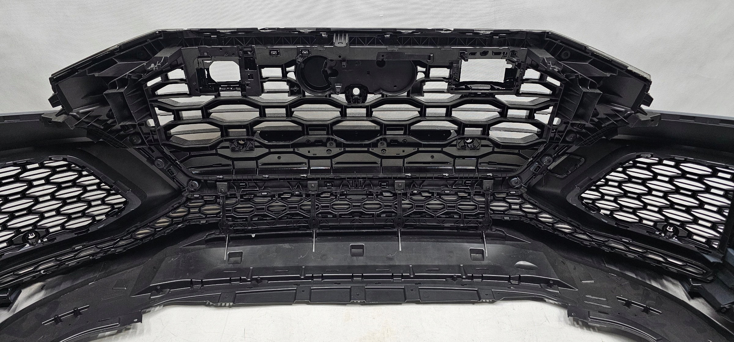 Audi RSQ8 Front bumper with front grill, OEM Part number: 4M8807513B