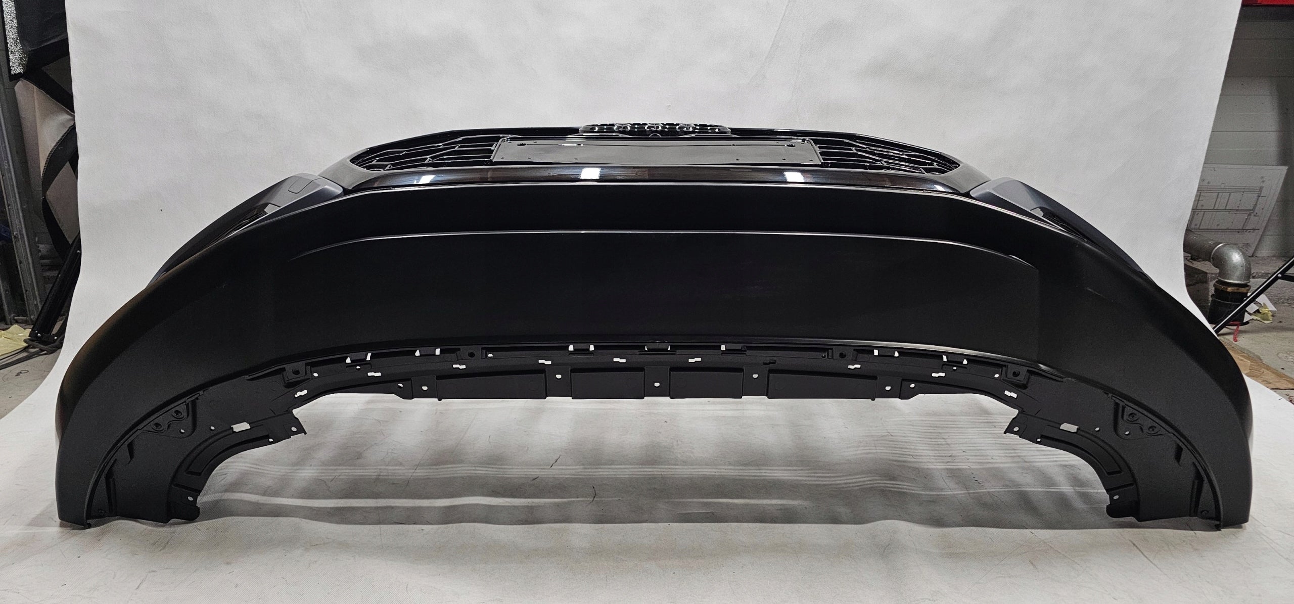 Audi RSQ8 Front bumper with front grill, OEM Part number: 4M8807513B