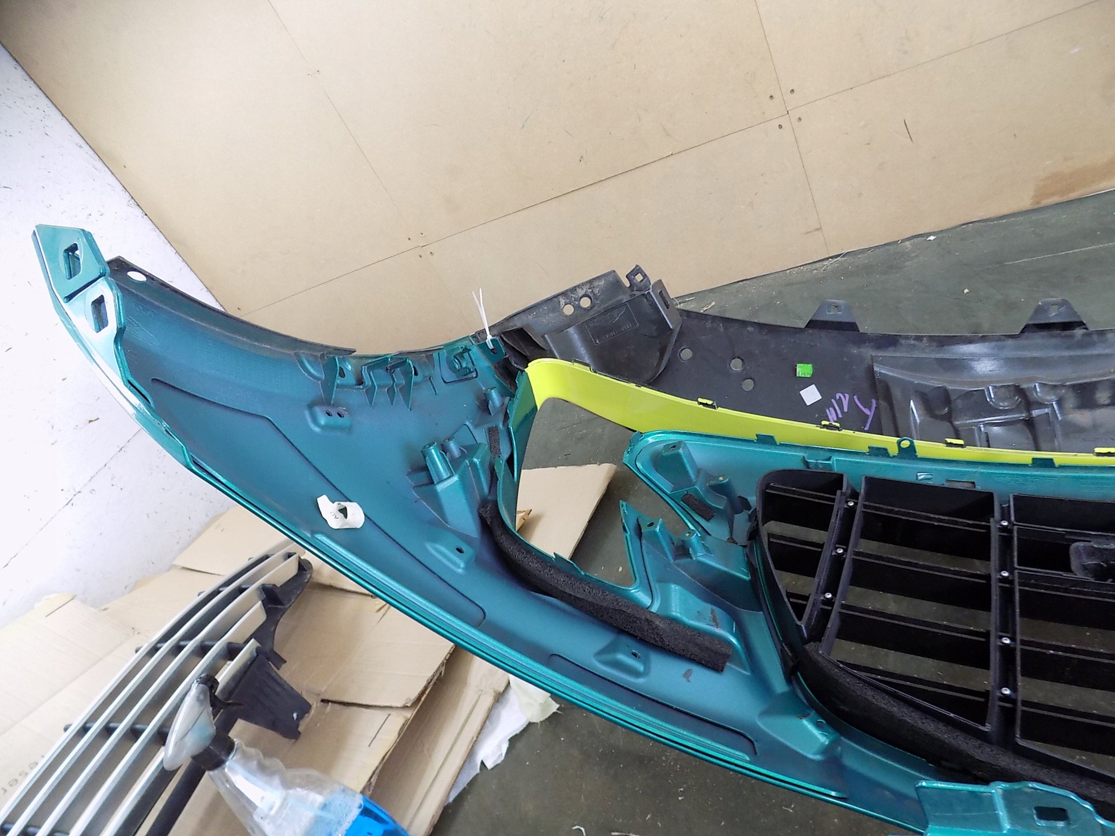 Aston Martin DBX 707 front bumper with lower spoiler, OEM, Part number: NY8317D957A
