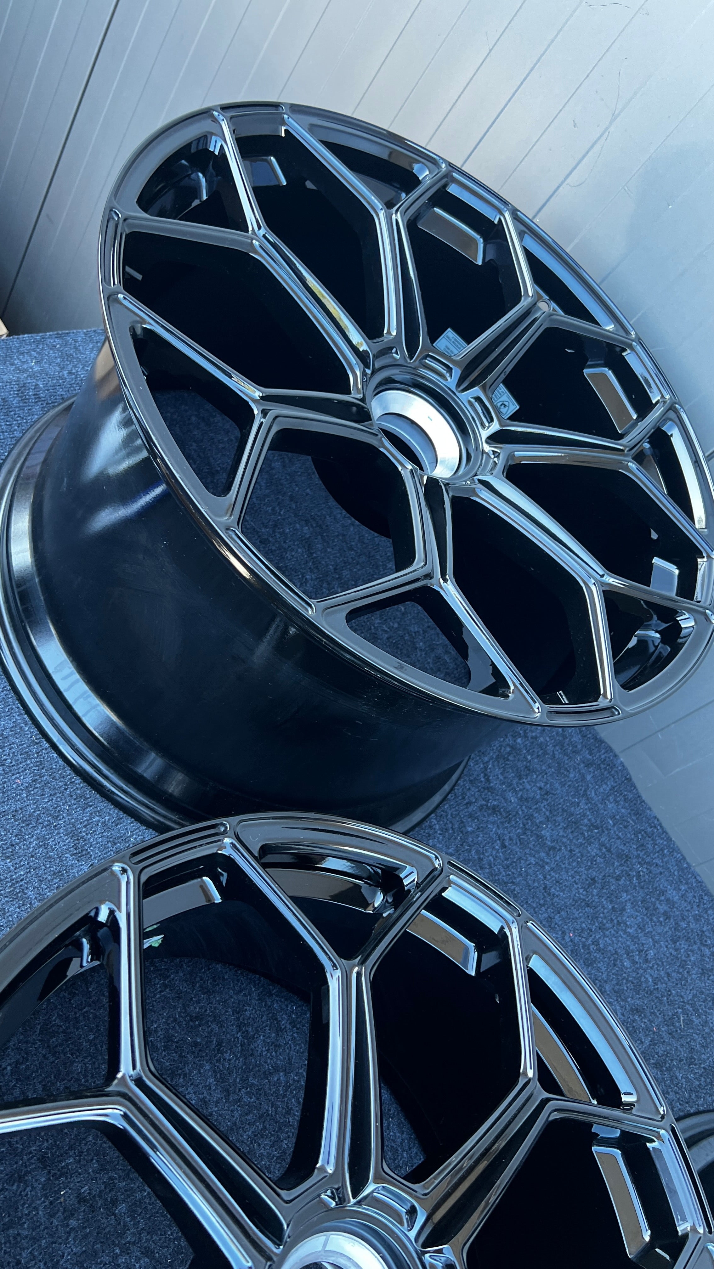 Lamborghini Aventador SVj Wheel glossy black, OEM, part number: 470601