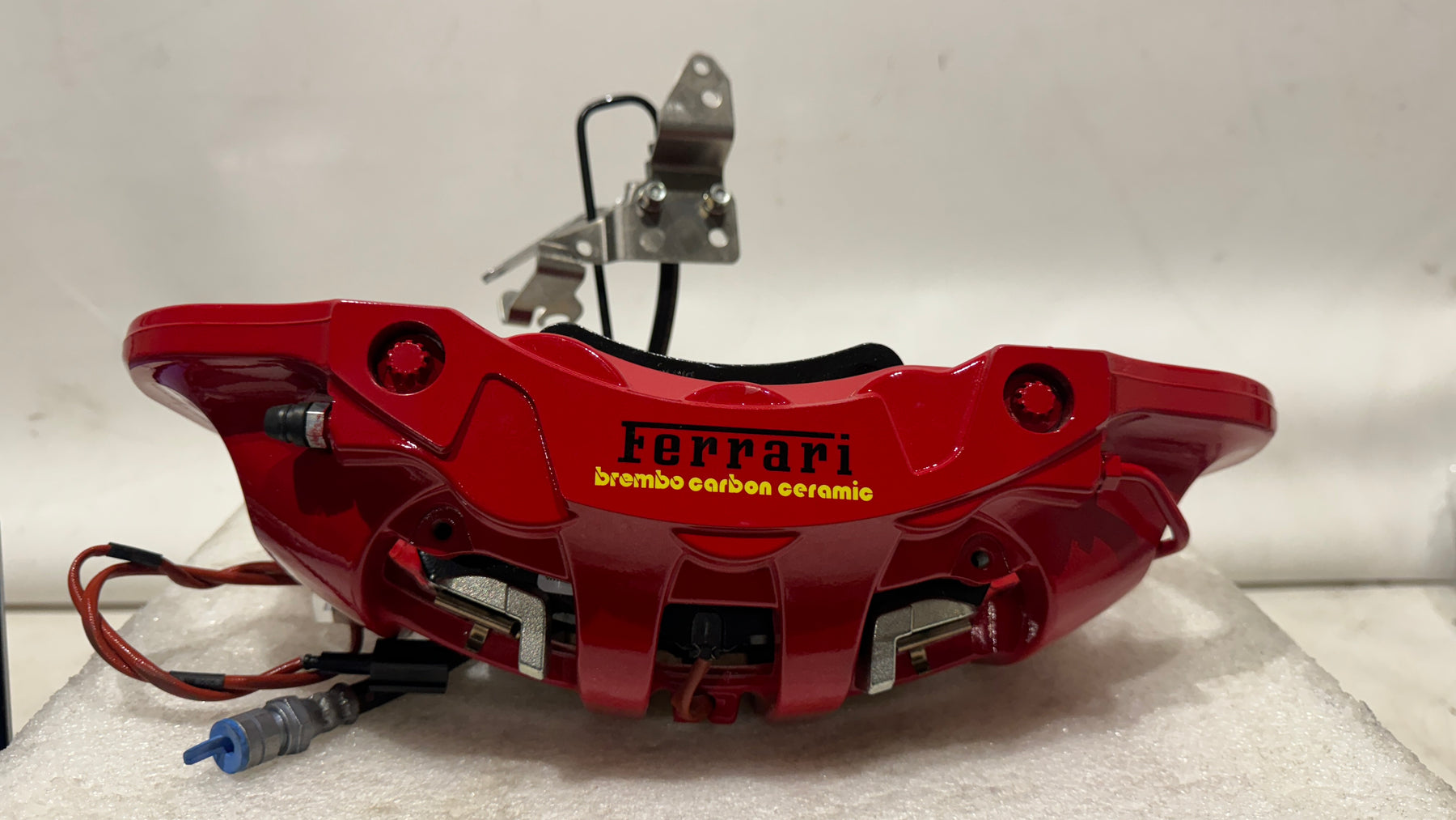 Ferrari 488 GTB Spider Front RH Caliper with pads RED, OEM, Part number: 328375