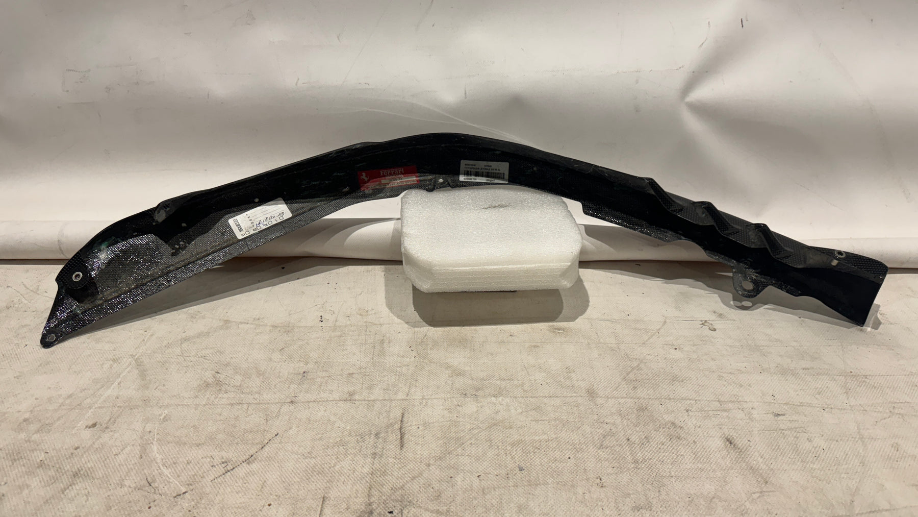 Ferrari SF90 Stradale Latteral Spoiler RH Carbon, OEM, Part number: 872648