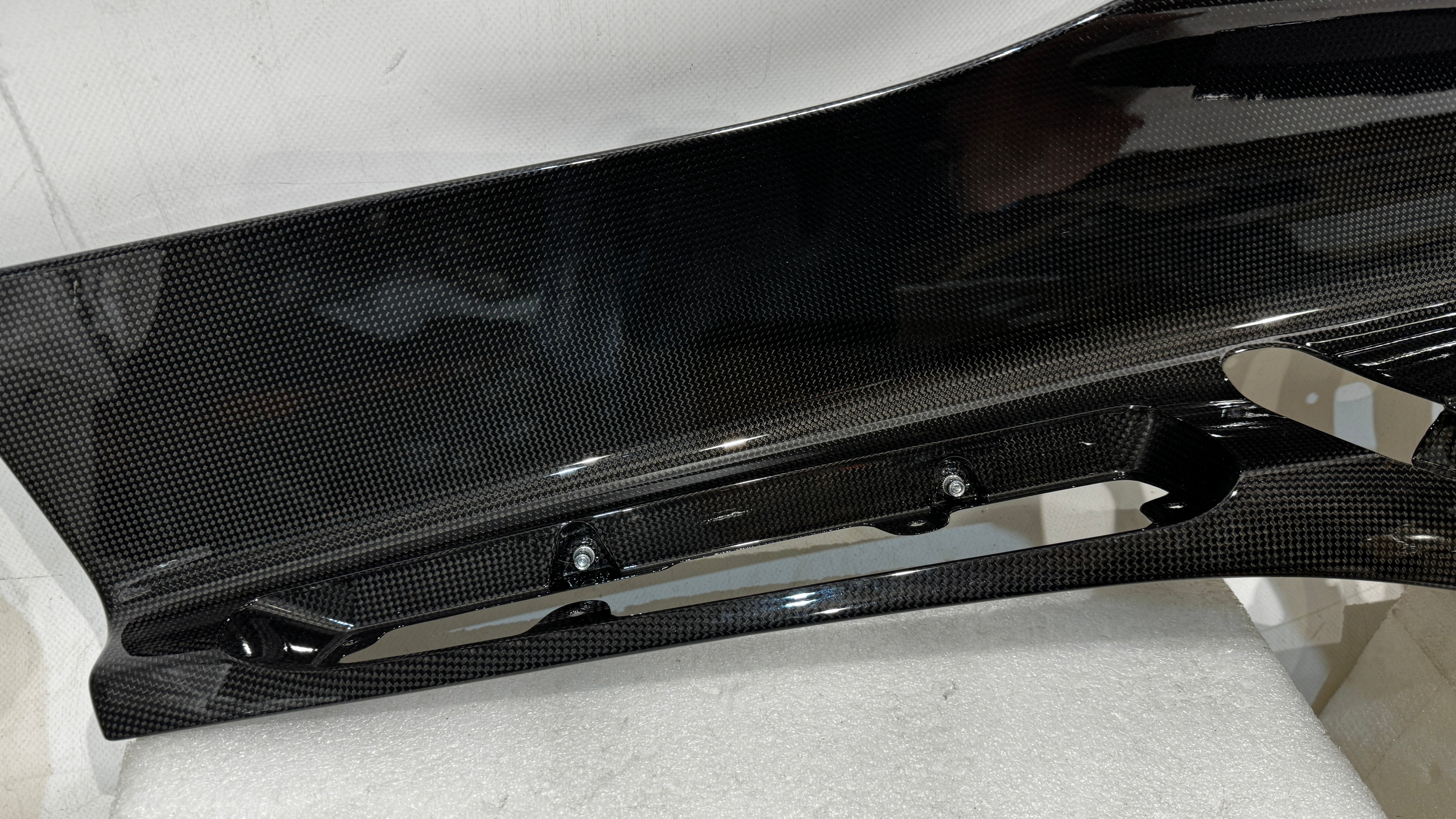 Ferrari 812 Superfast GTS LH Central Medalion Door Carbon, OEM, Part number: 88928300 775511