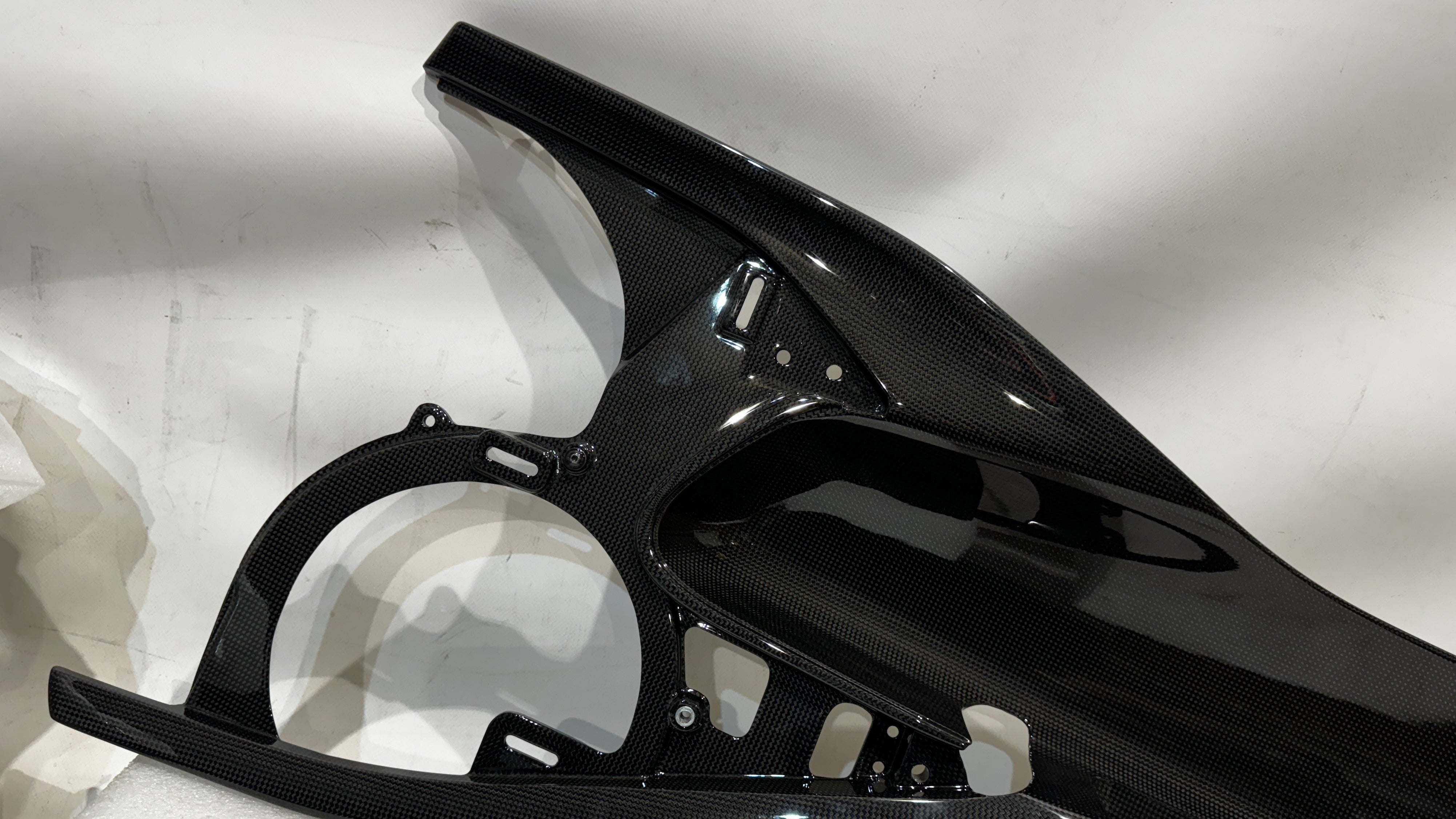 Ferrari 812 Superfast GTS RH Central Medalion Door Carbon, OEM, Part number: 88928400