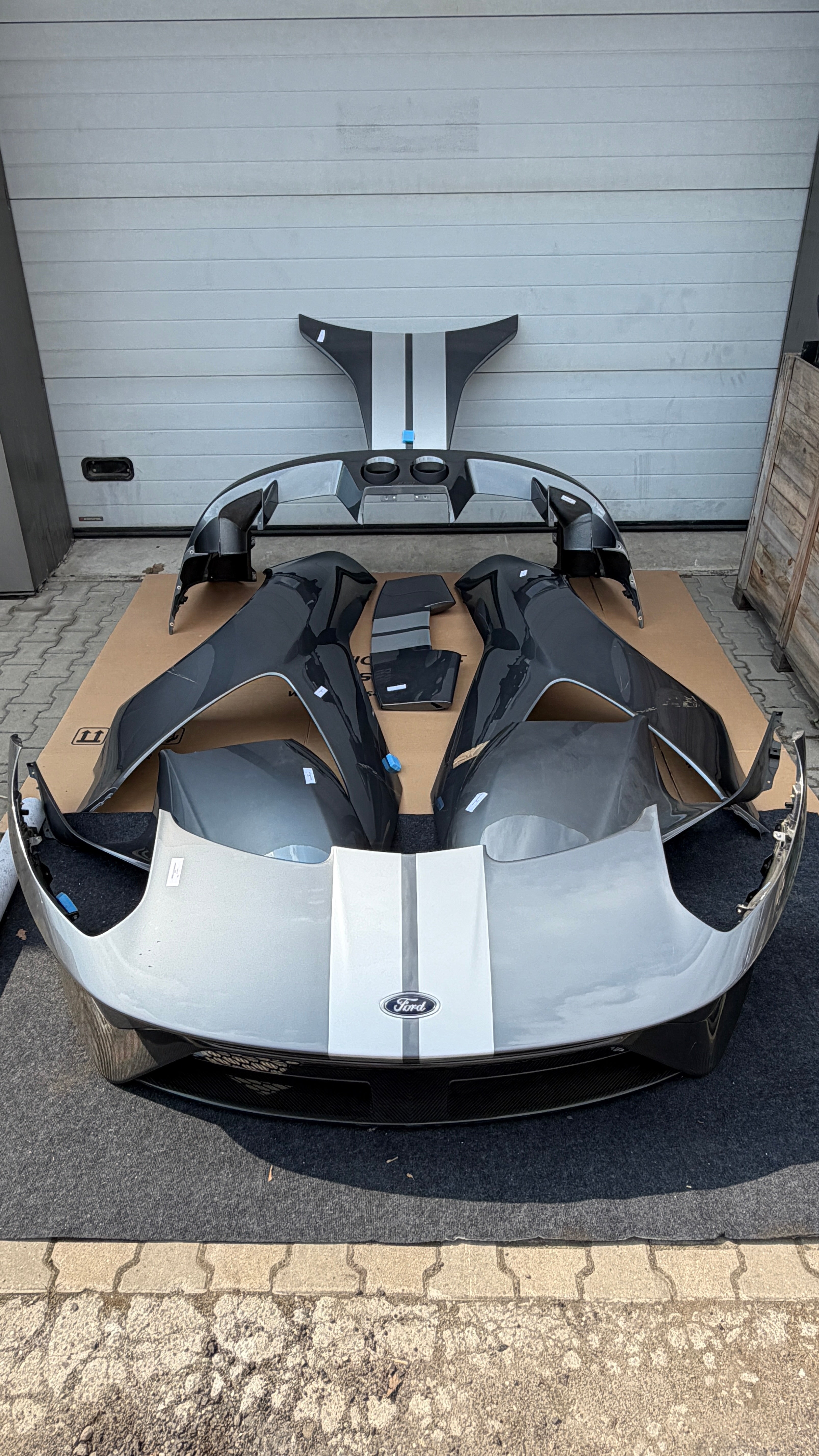FORD GT OEM full complete body, Genuine