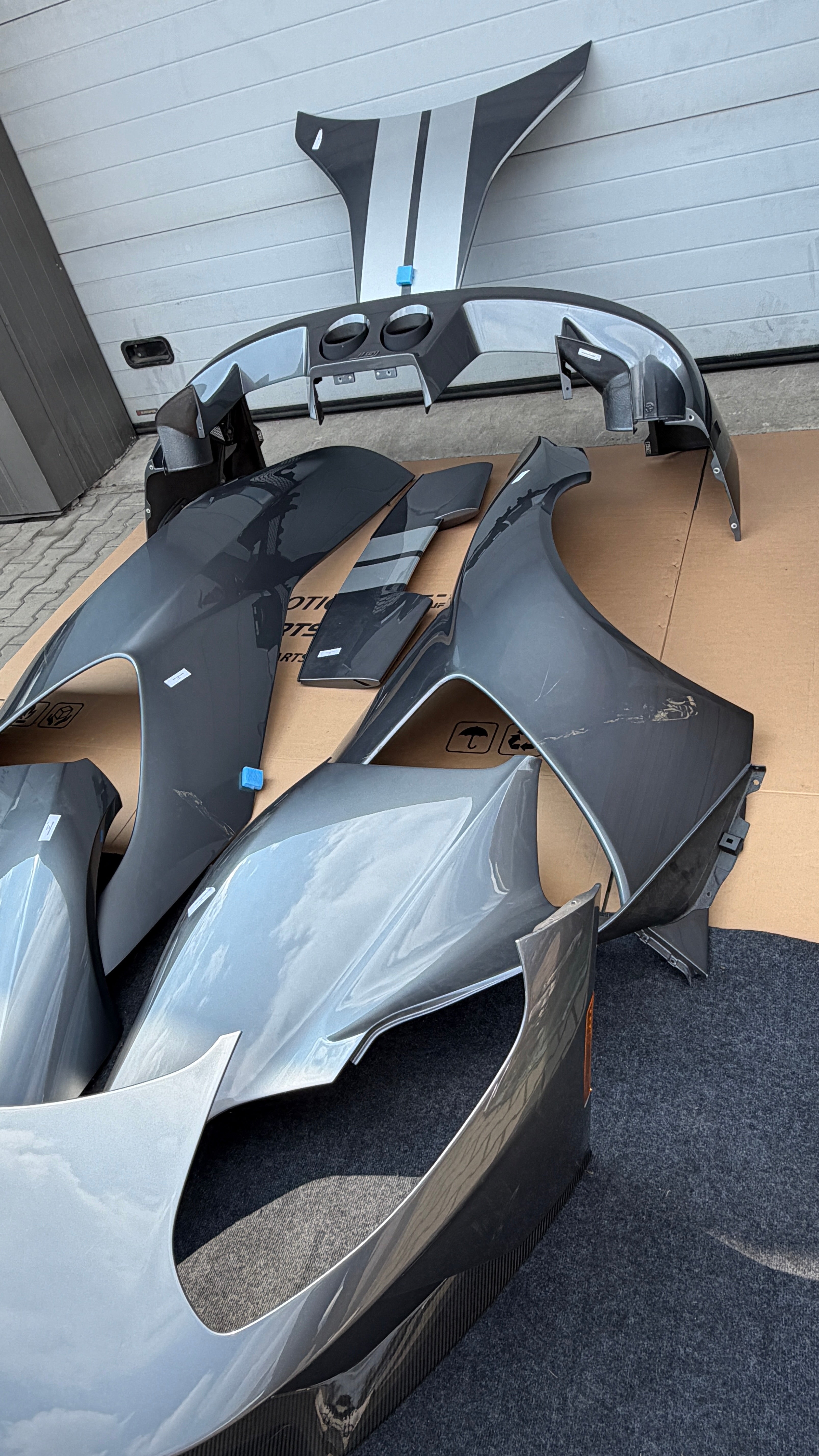 FORD GT OEM full complete body, Genuine