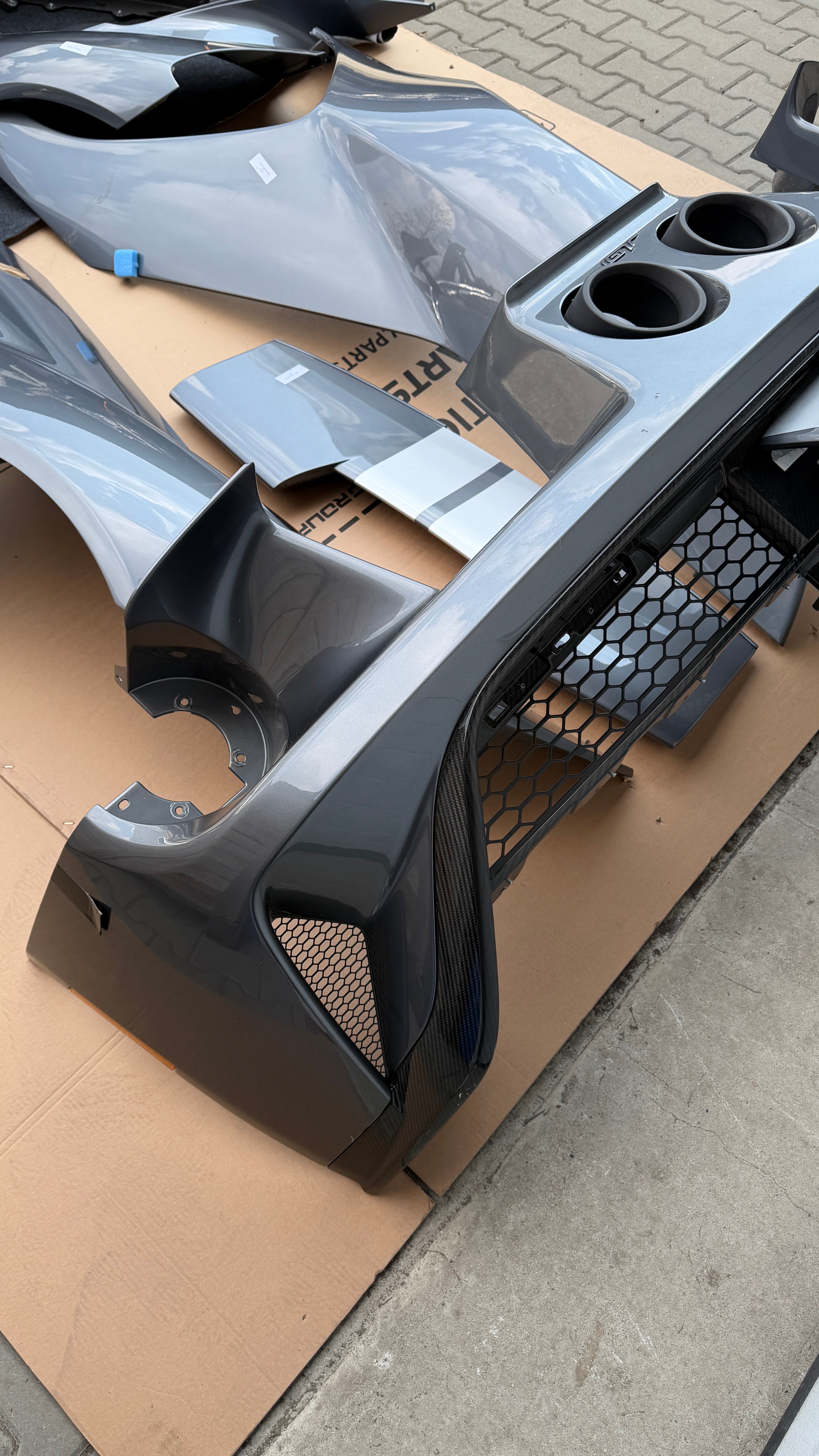 FORD GT OEM full complete body, Genuine