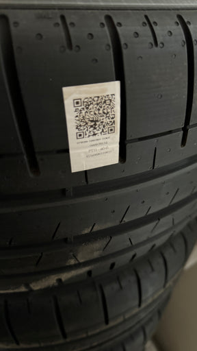 Ferrari 812 Competizione Carbon wheel set with Tires, OEM, Part number: 888576