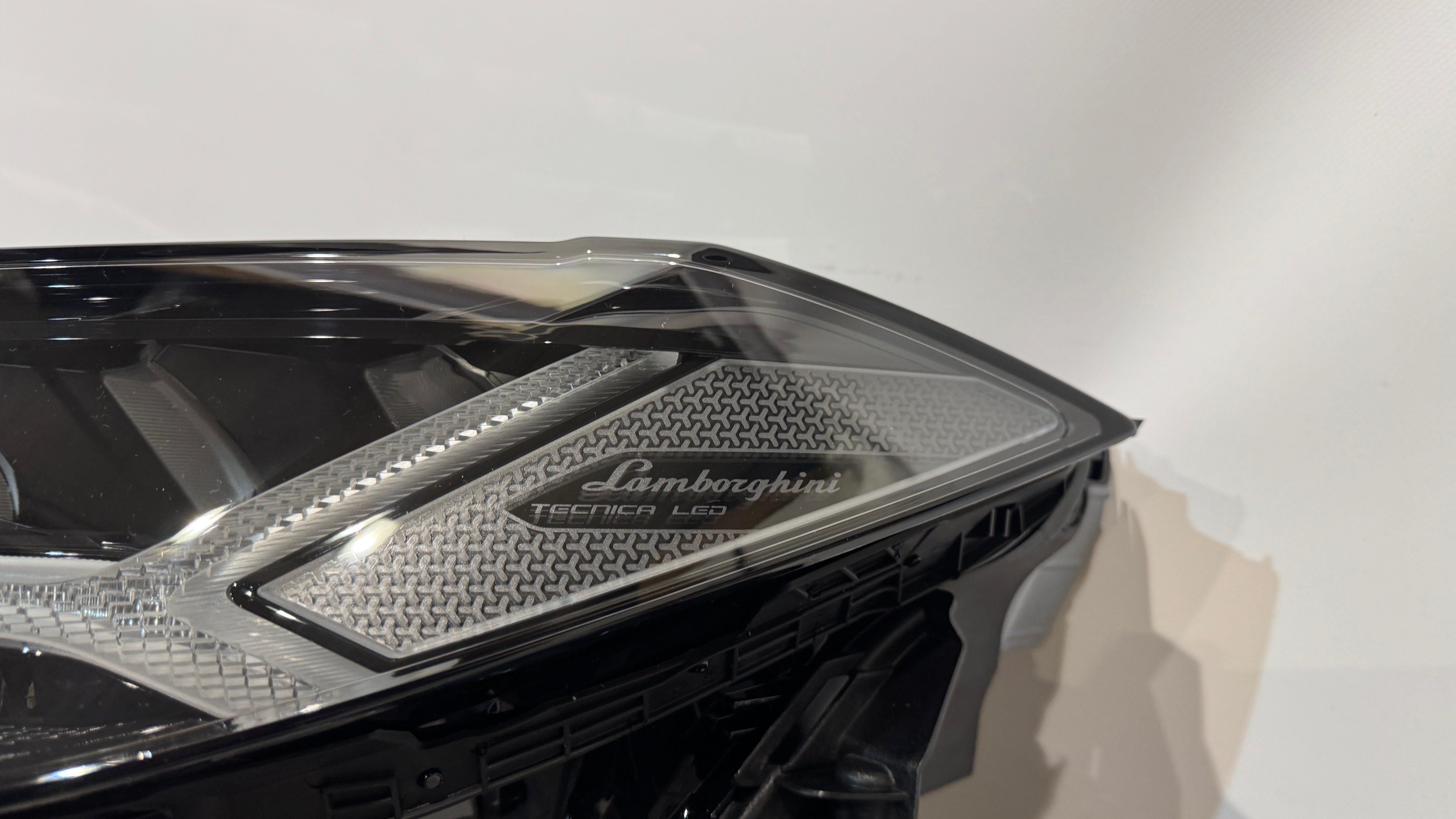 Lamborghini URUS RH headlight, OEM, Part number: 4ML941035C