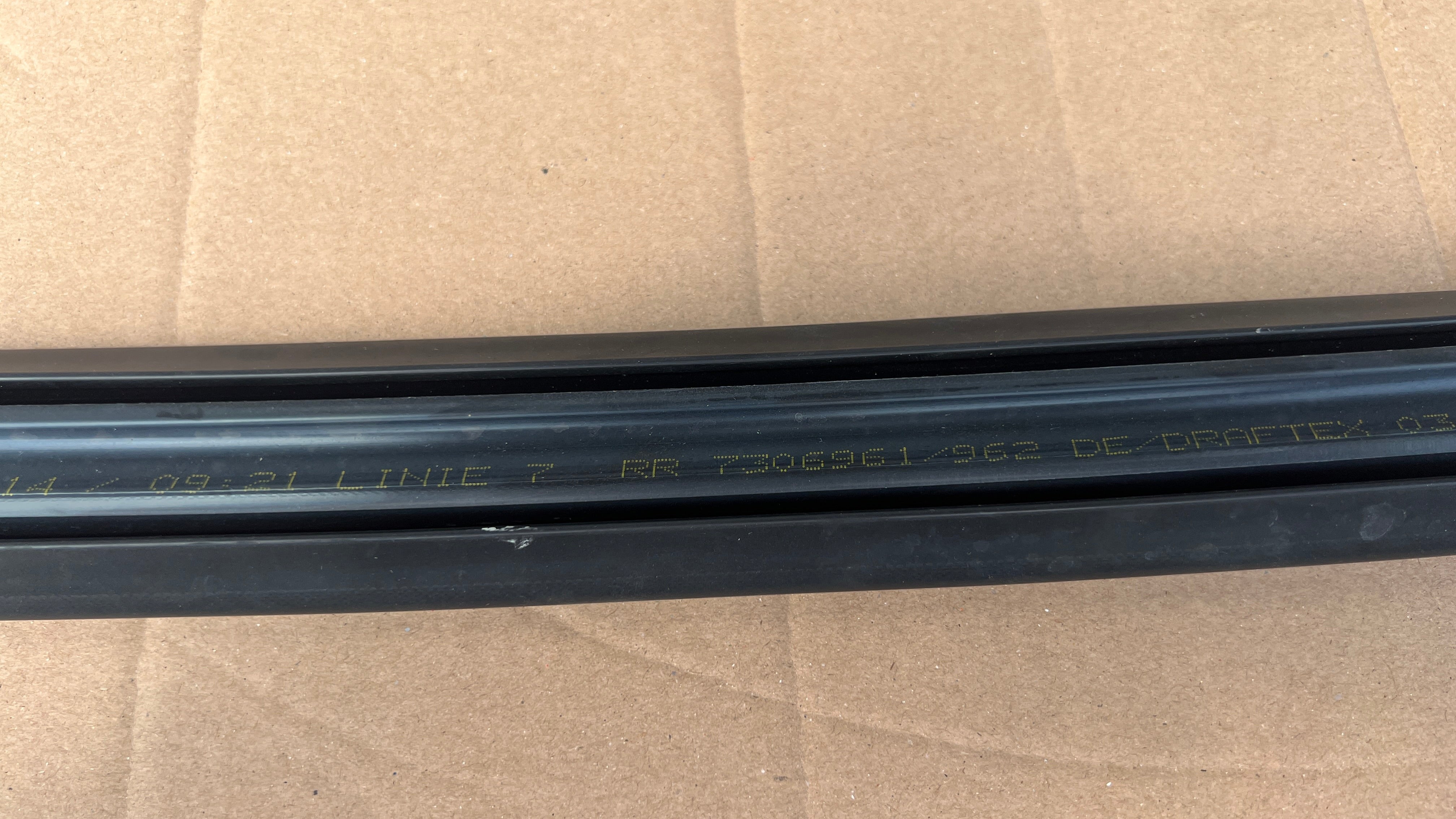 Rolls Royce Window guide rail RH, OEM, Part number: 51337304658