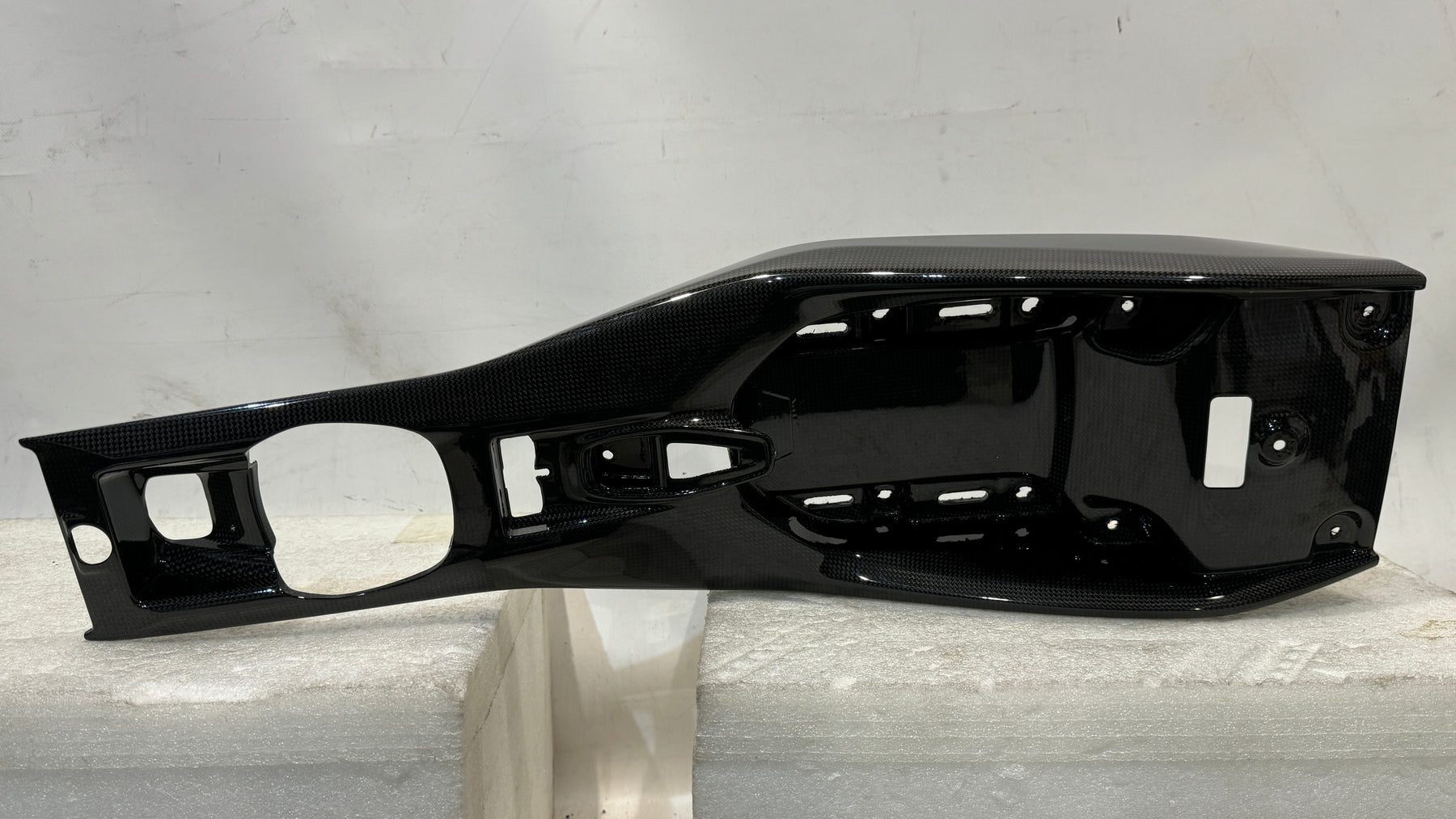 Ferrari 812 Superfast Center console carbon fiber, OEM, Part number: 89229000