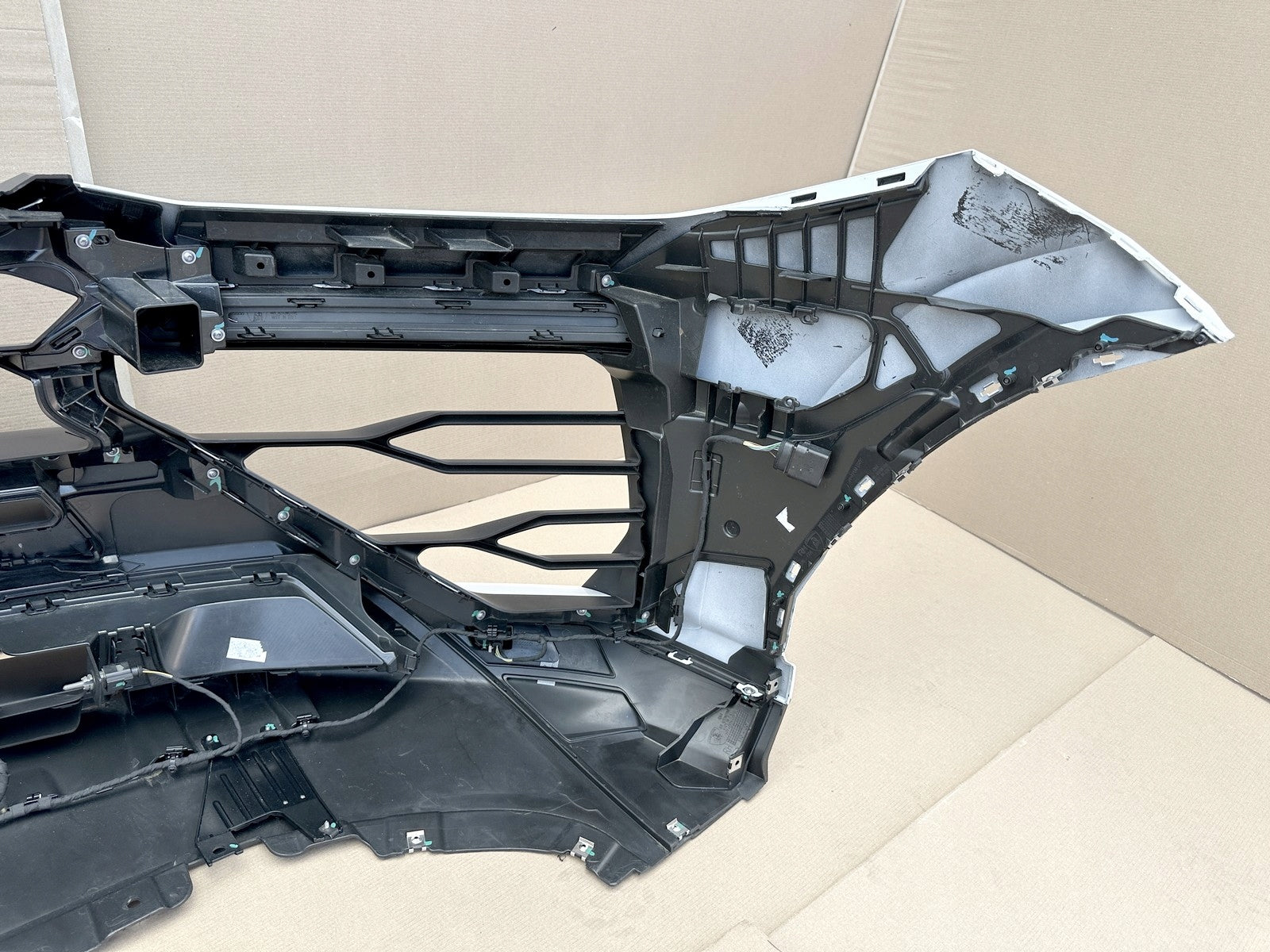 Lamborghini URUS SE Front and Rear bumper, OEM, Part number: