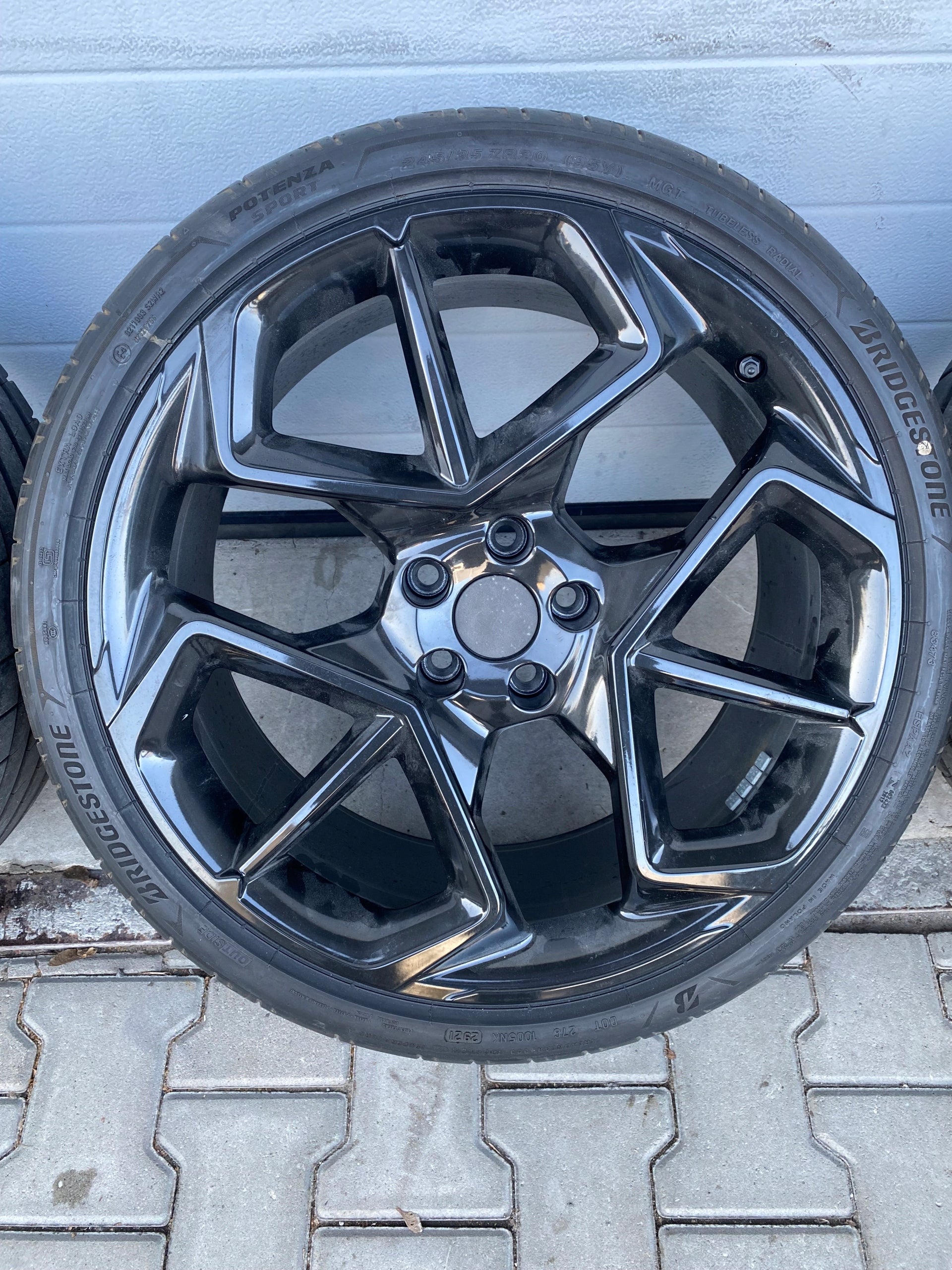 Maserati MC20 Black Wheel 20 inch set with tires, OEM, Part number: