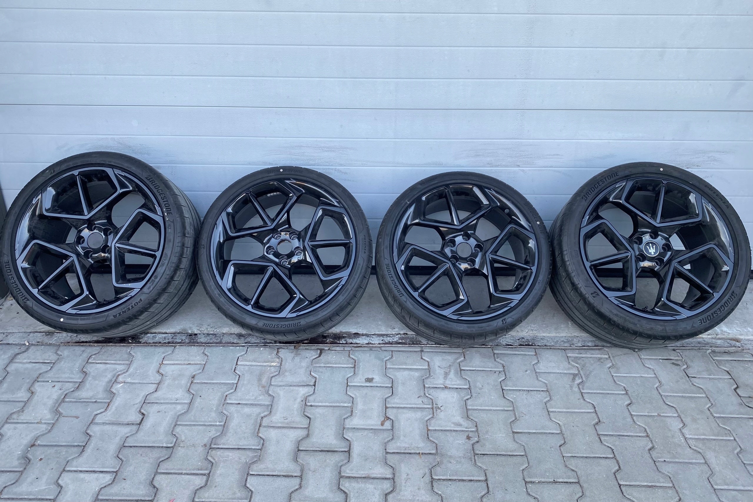 Maserati MC20 Black Wheel 20 inch set with tires, OEM, Part number: