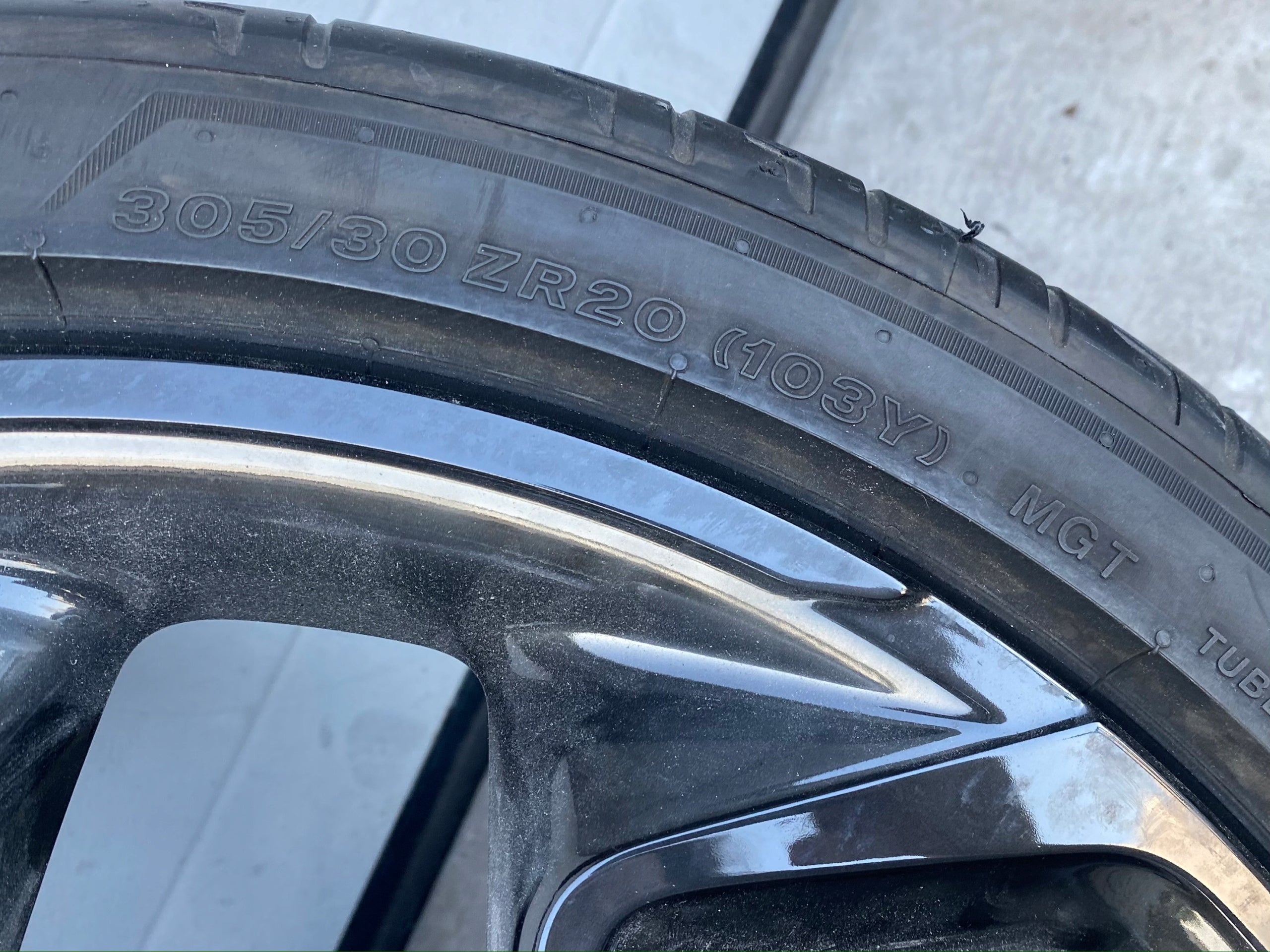 Maserati MC20 Black Wheel 20 inch set with tires, OEM, Part number: