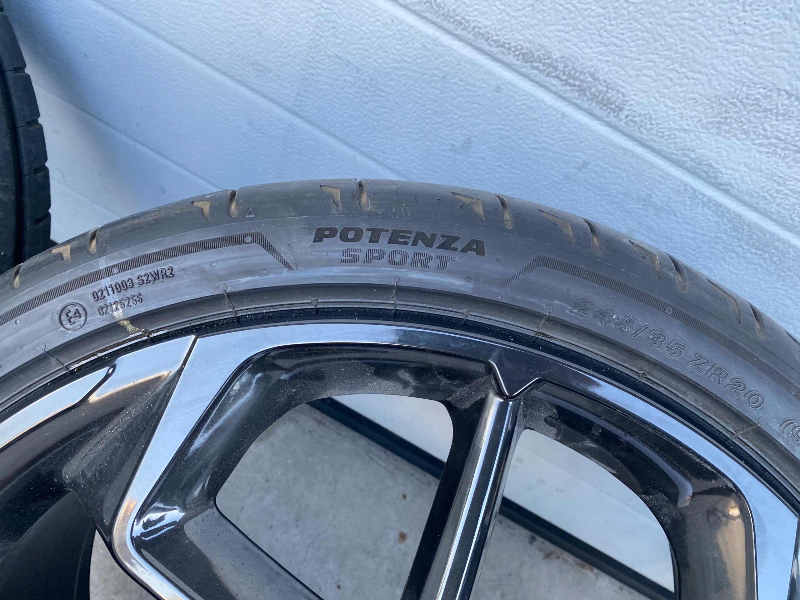 Maserati MC20 Black Wheel 20 inch set with tires, OEM, Part number: