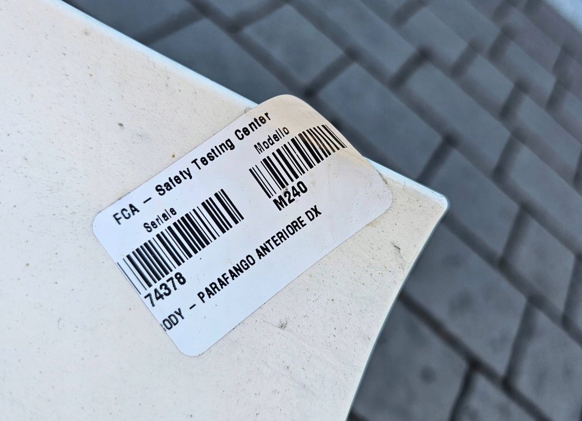 Maserati MC20 GT2 Front fender LEFT side carbon, OEM, Part number: 670312592