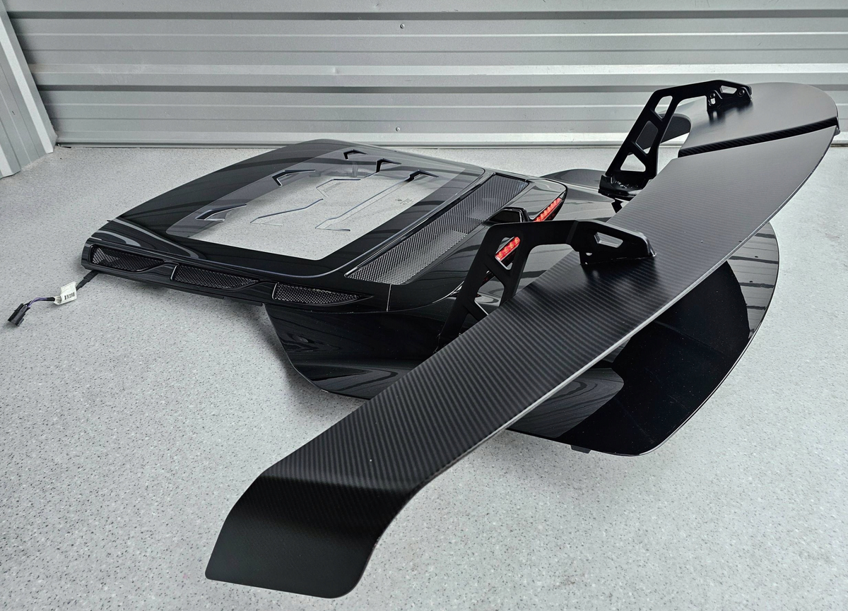 Maserati MC20 GT2 Rear trunk lid with spoiler carbon, OEM, Part number: