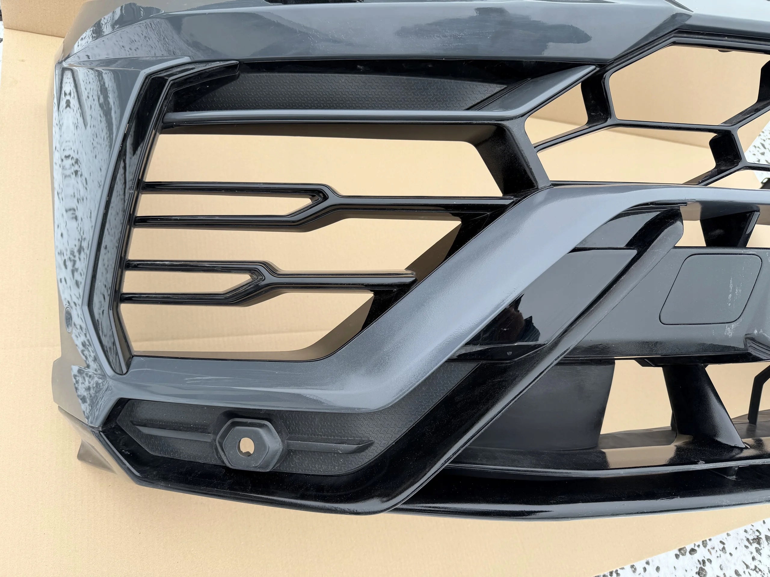 Lamborghini URUS front bumper complete 2018 - 2021 , OEM, Part number: 4ML