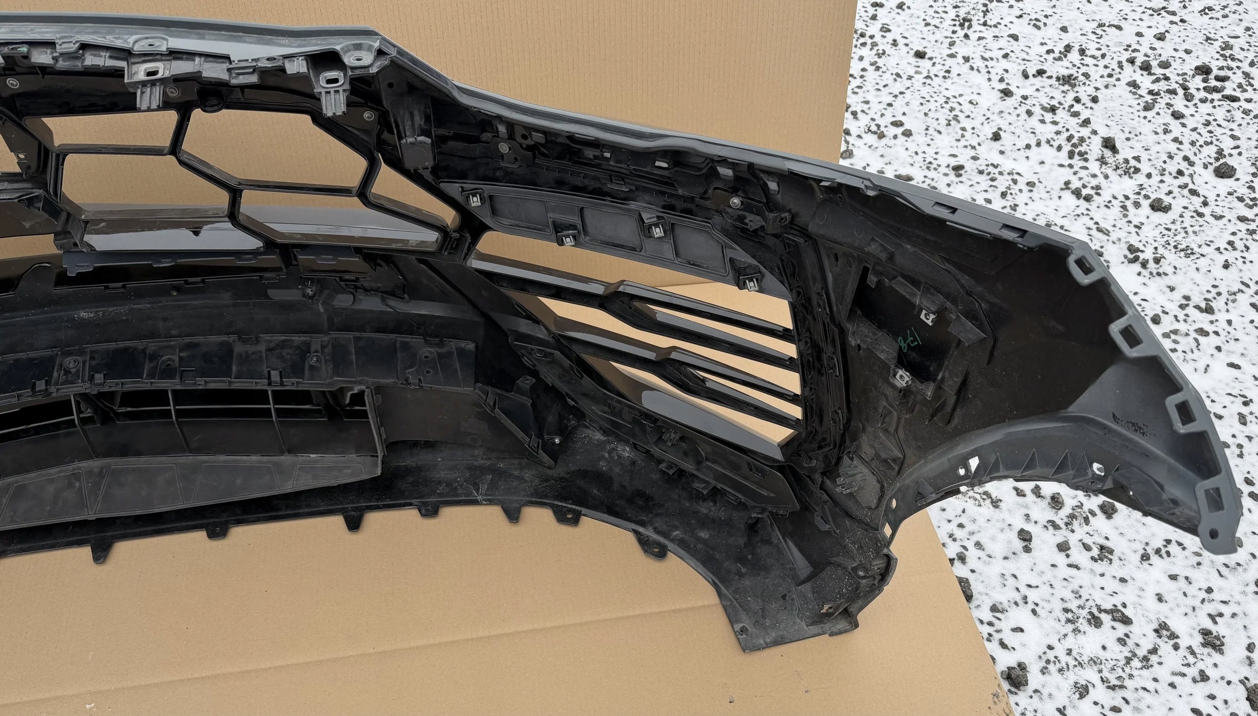 Lamborghini URUS front bumper complete 2018 - 2021 , OEM, Part number: 4ML
