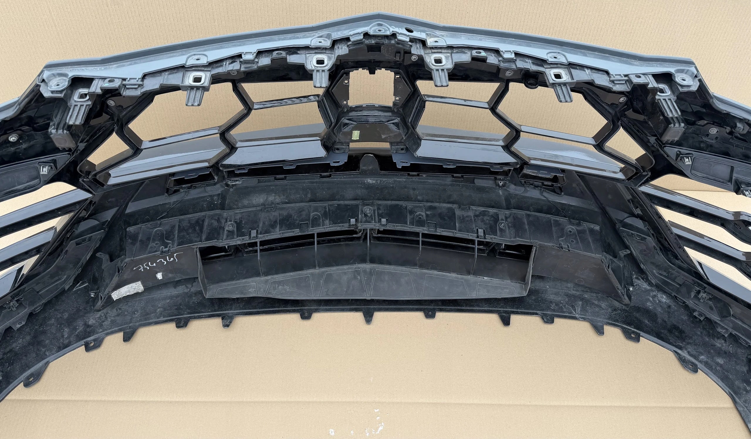 Lamborghini URUS front bumper complete 2018 - 2021 , OEM, Part number: 4ML