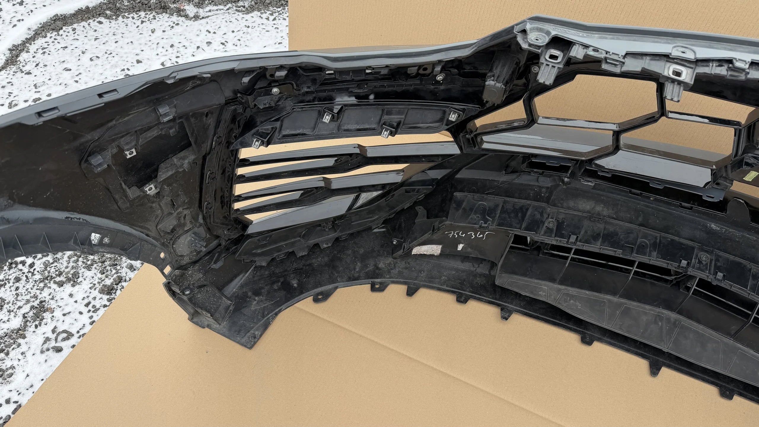 Lamborghini URUS front bumper complete 2018 - 2021 , OEM, Part number: 4ML