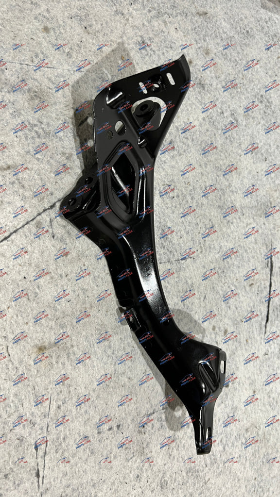 Audi Q8 Fender Bracket Lh Oem Part Number: 4G0821136A Bracket