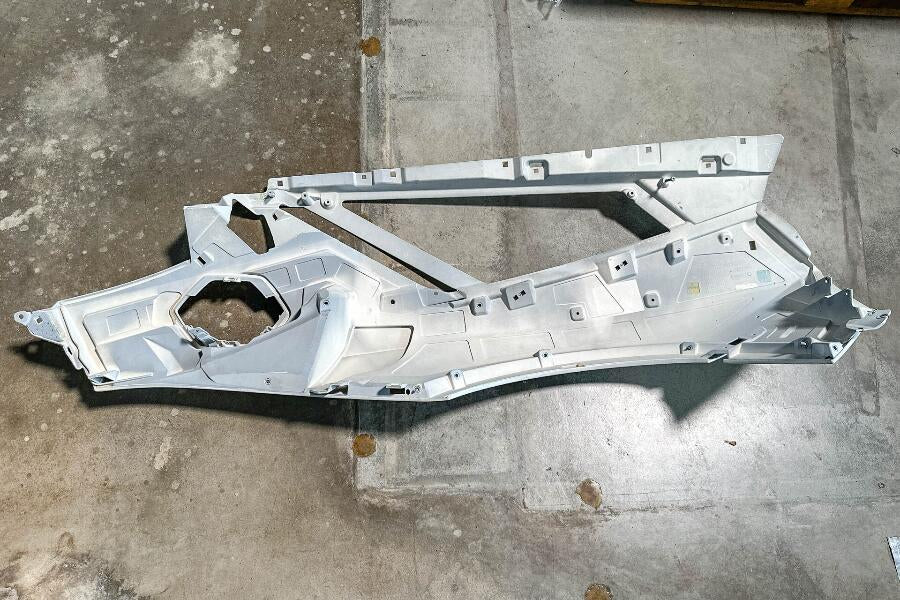 Lamborghini Aventador Quarter panel RIGHT side white, Part number: 470