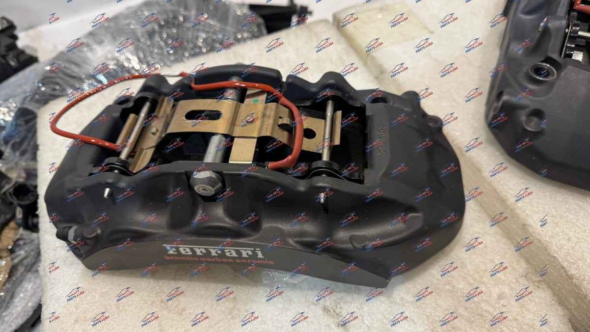 Ferrari 458 Portofino Caliper with brake pads L + R OEM Part number: 276843 276844 - Ceramic Brake disc