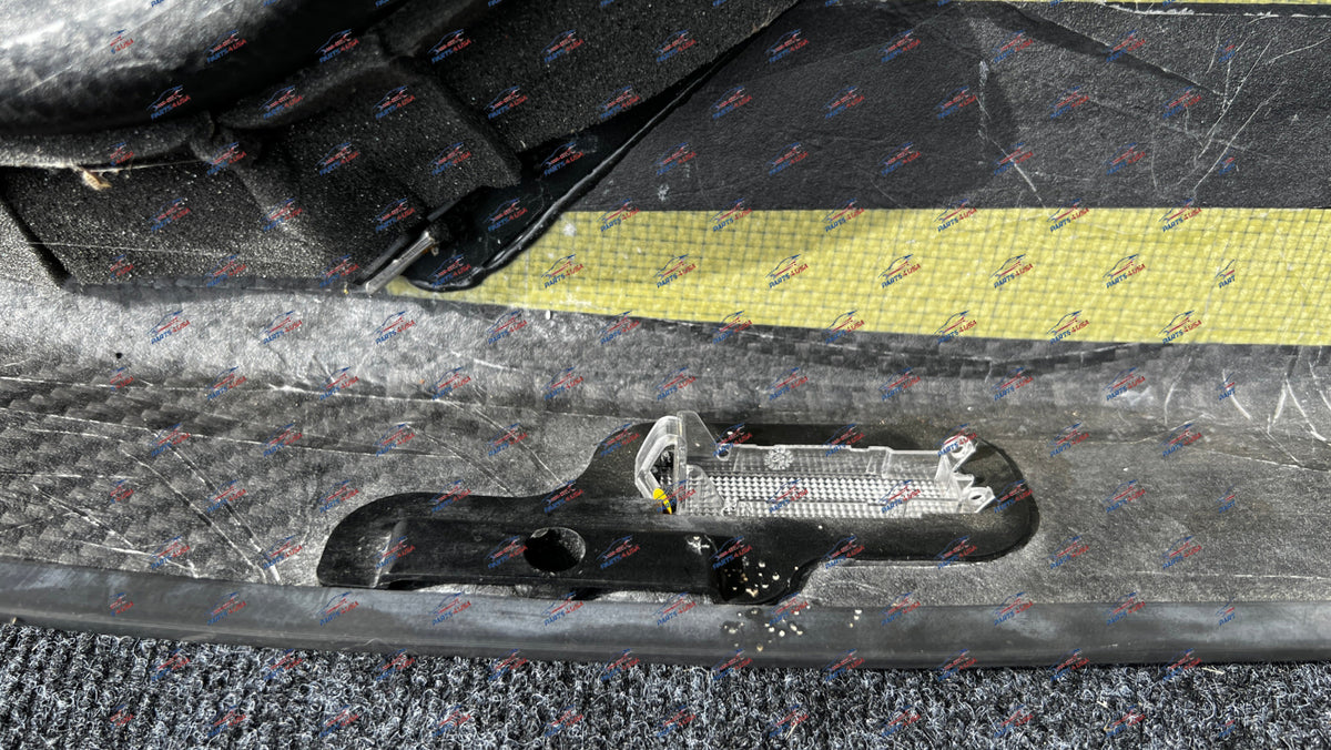 Ferrari 458 Speciale Door Panel Carbon fiber RH OEM Part number: 085973100 - Carbon fiber door panel