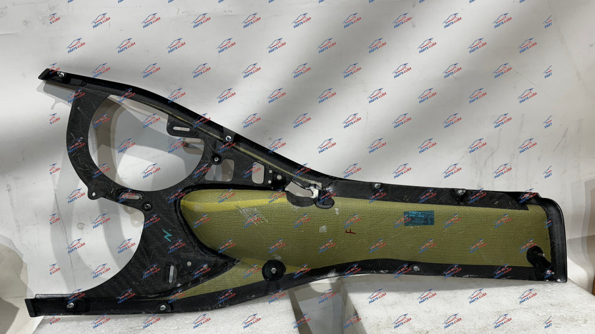 Ferrari 812 Superfast GTS RH Central Medalion Door Carbon OEM Part number: 88928400 - Carbon fiber door trim