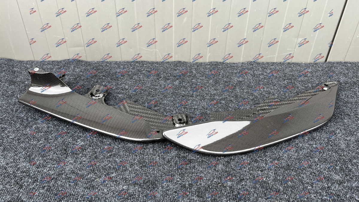 Ferrari PISTA RH Lateral spoiler carbon OEM Part number: 824298 - Carbon fiber front lip