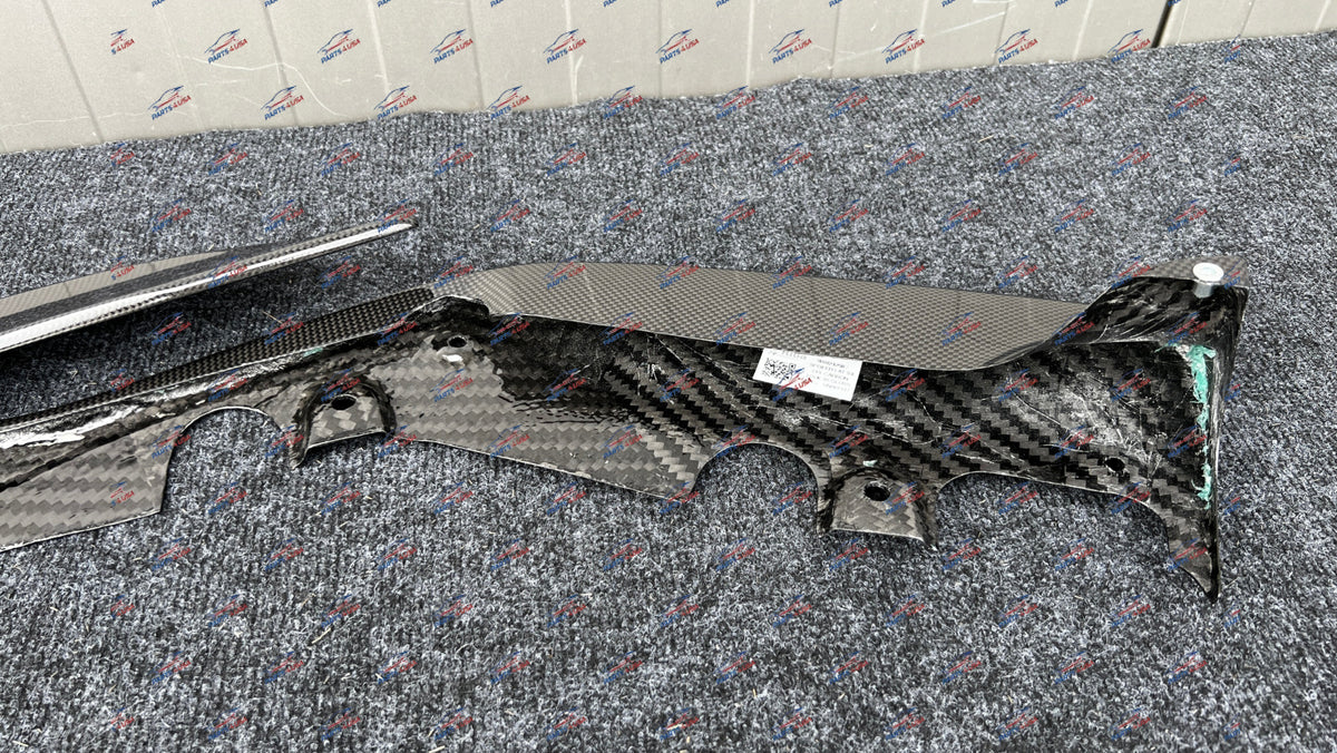 Ferrari PISTA RH Lateral spoiler carbon OEM Part number: 824298 - Carbon fiber front lip
