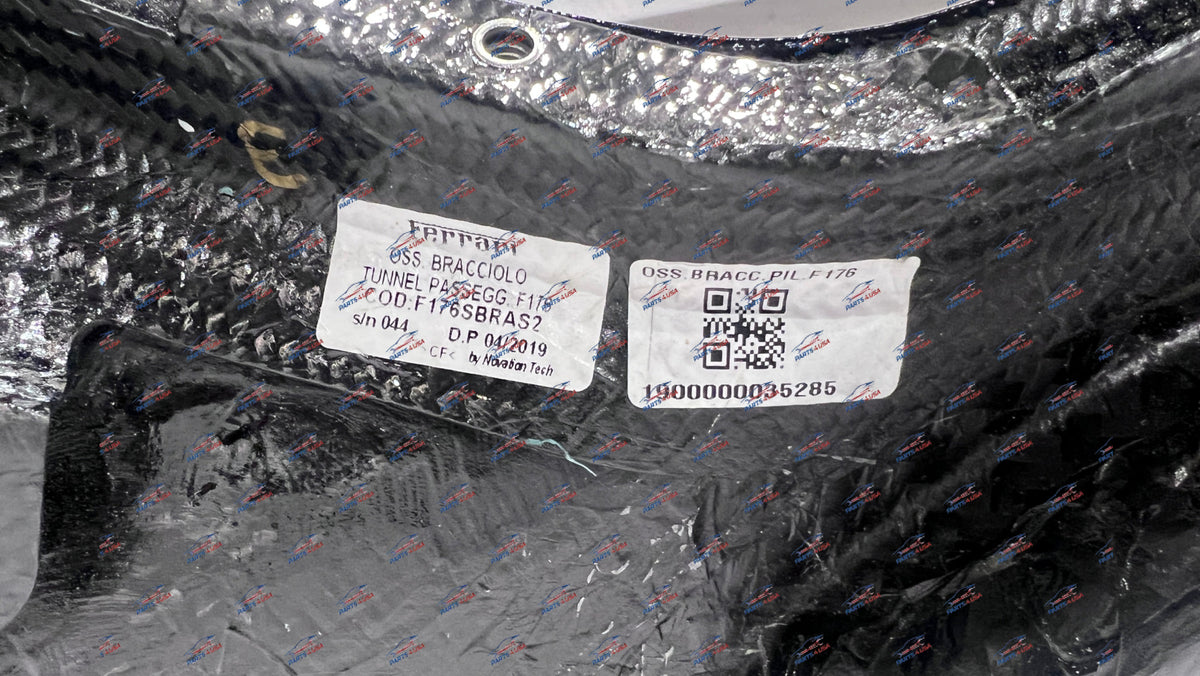 Ferrari Sp1 Sp2 Monza Center Tunnel Lateral Carbon Fiber Interior Oem Part Part Number: 035285