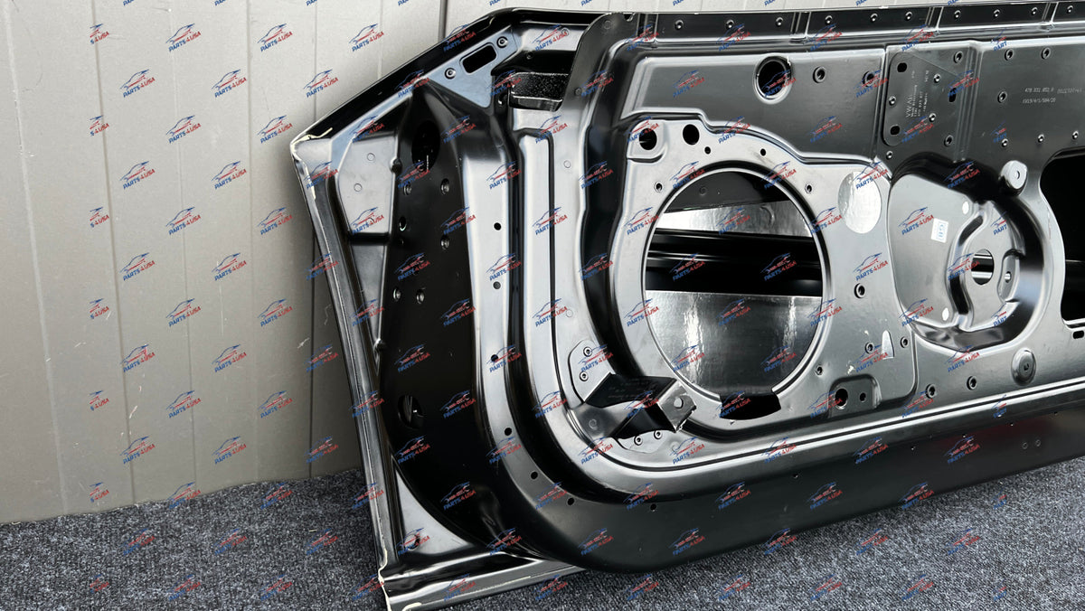 Lamborghini Aventador Door RH Black painted OEM Part number: 470831052G - Door