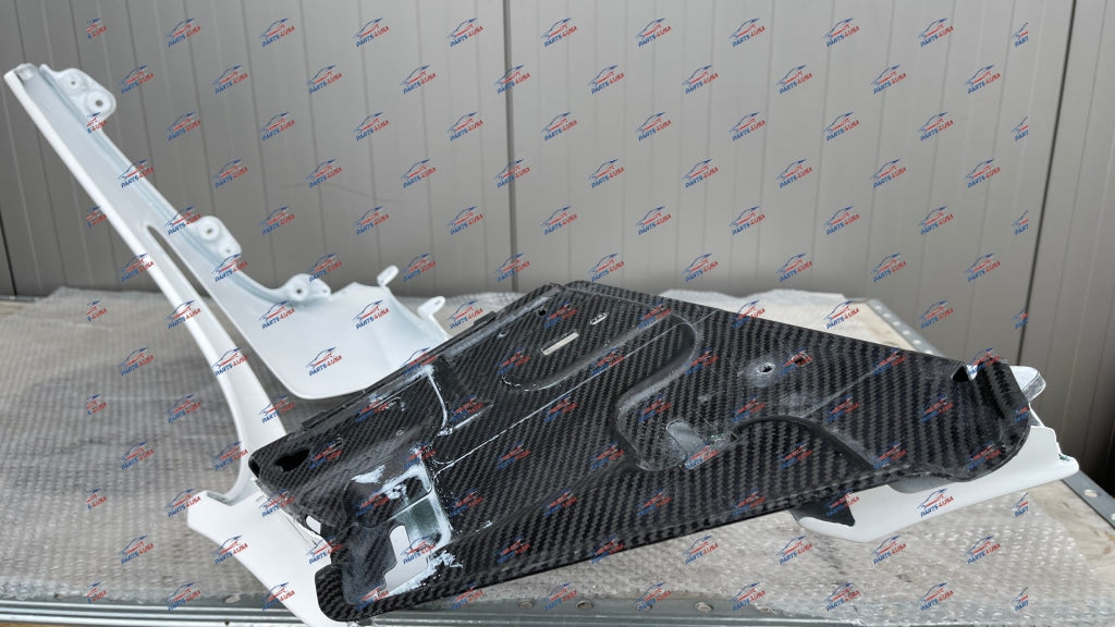 Porsche Gt3 Gt2 Rs 991.2 Fender Left Side Carbon Part Nr: 991503031B1