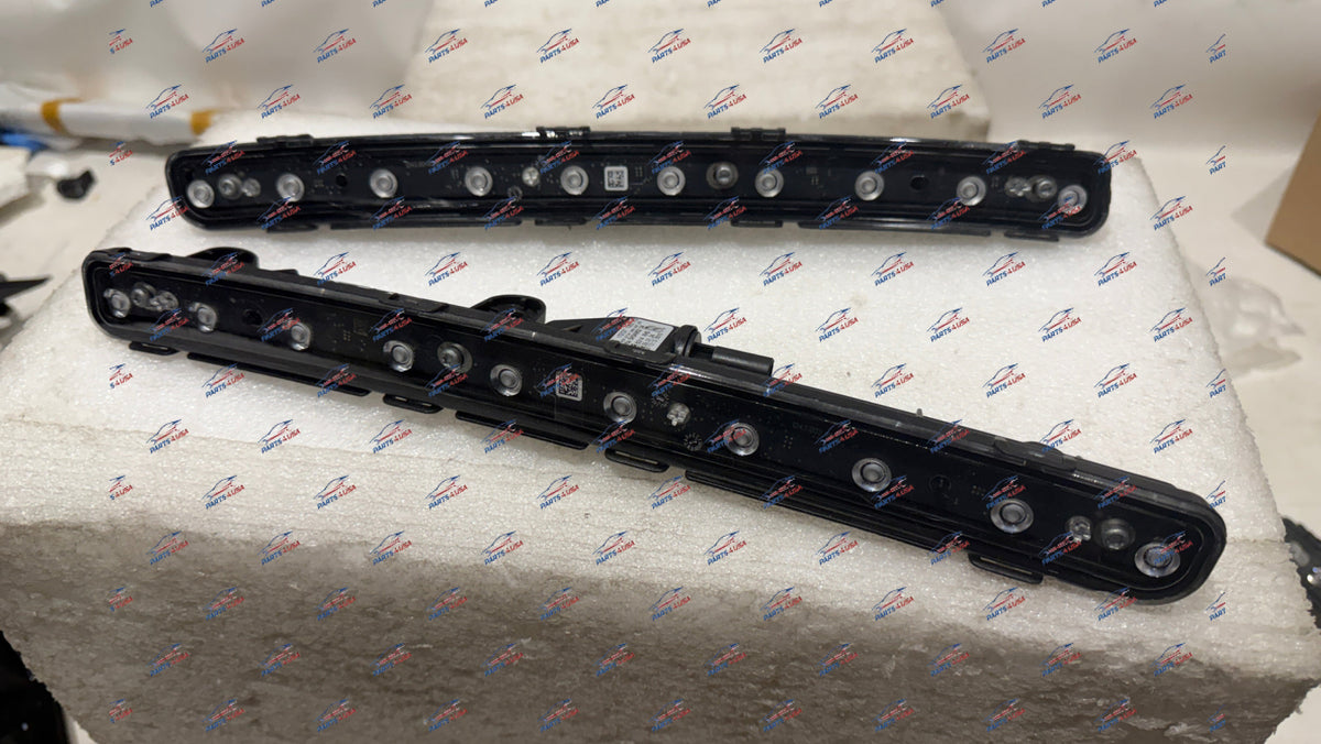 Rolls Royce Cullinan Illuminated lighting OEM Part number: 63145A5A861 - Lightning LED