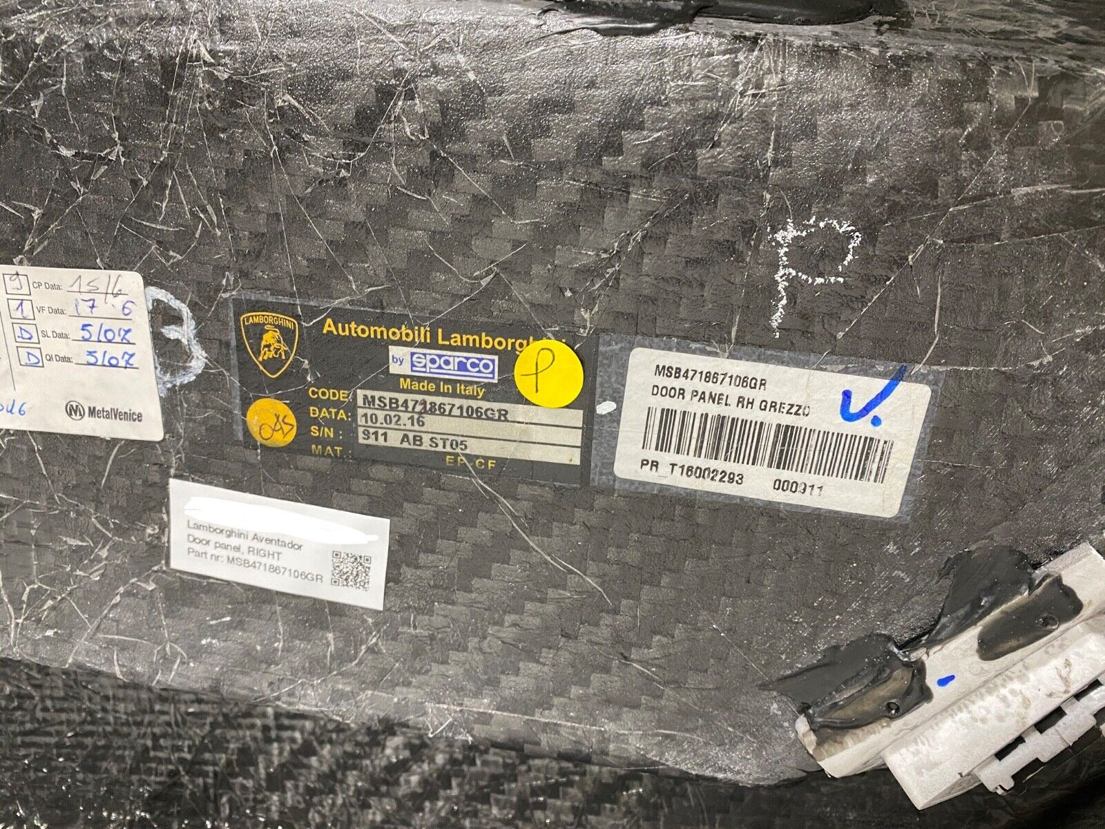 Lamborghini Aventador Door Panel Carbon fiber RH, OEM, Part number: 472867106P