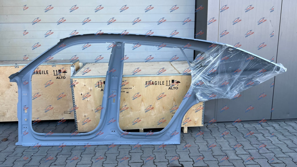 Lamborghini Urus Side Panel Right Part Number: 4Ml809030